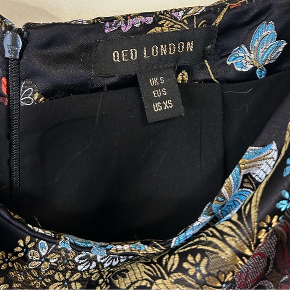 Black Floral Embroidered Mini Skirt - Picture 7 of 8